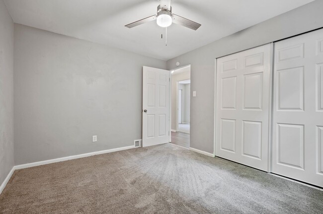 Building Photo - 4608 Coleridge St