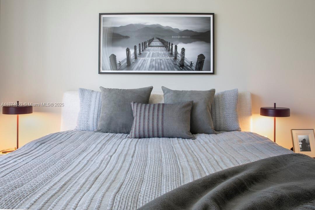 Building Photo - 1000 Brickell Plz