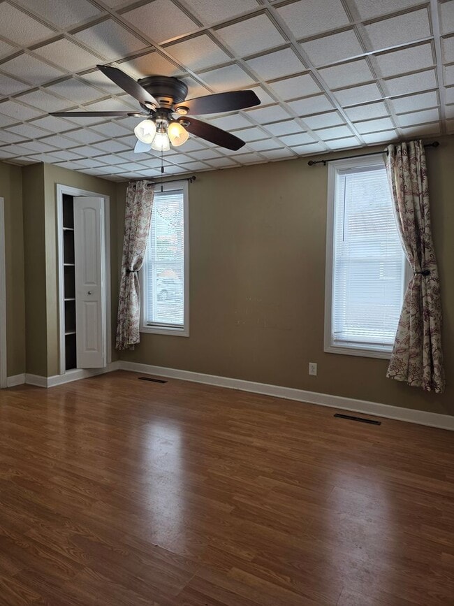 Building Photo - Spacious Home Across from University of Findlay