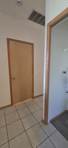 Building Photo - 4020 Shelby Rd