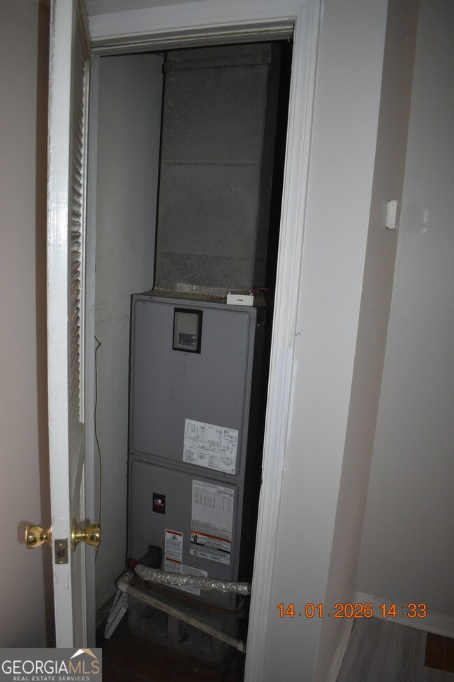 Building Photo - 4934 Log Cabin Dr