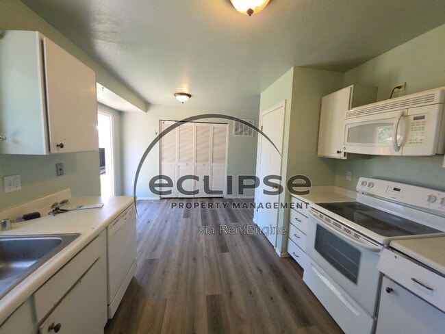 Building Photo - 721 Lee Dr