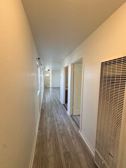 Building Photo - 10929 Compton Ave