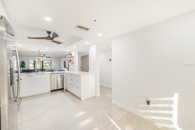 Building Photo - 16320 Kelly Cove Dr