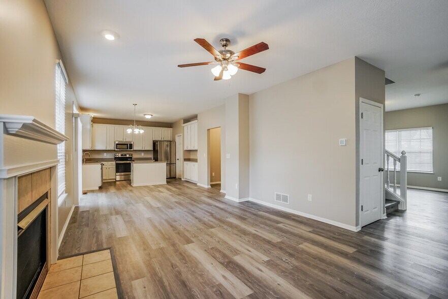 Building Photo - 985 Preble Dr
