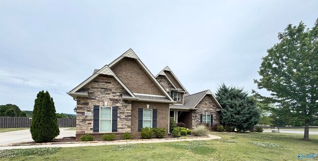 Building Photo - 4323 Flint Dr SE