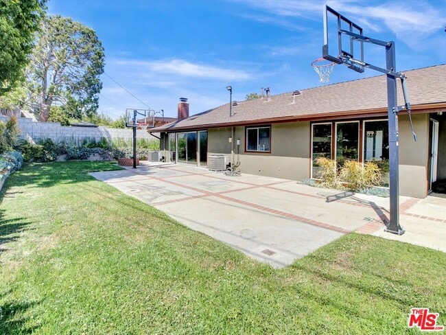 Building Photo - 6763 Radlock Ave