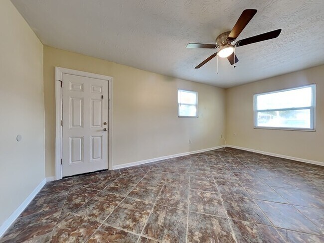 Building Photo - 8249 Devoe St