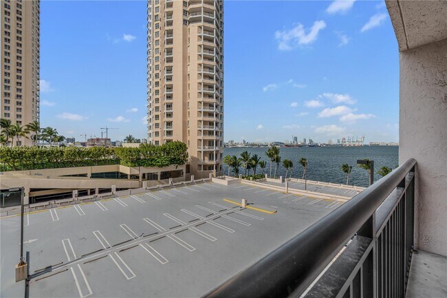 Building Photo - 540 Brickell Key Dr