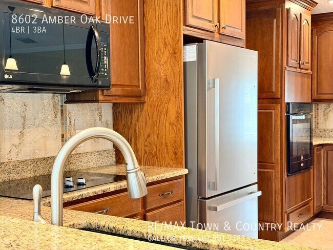 Building Photo - 8602 Amber Oak Dr