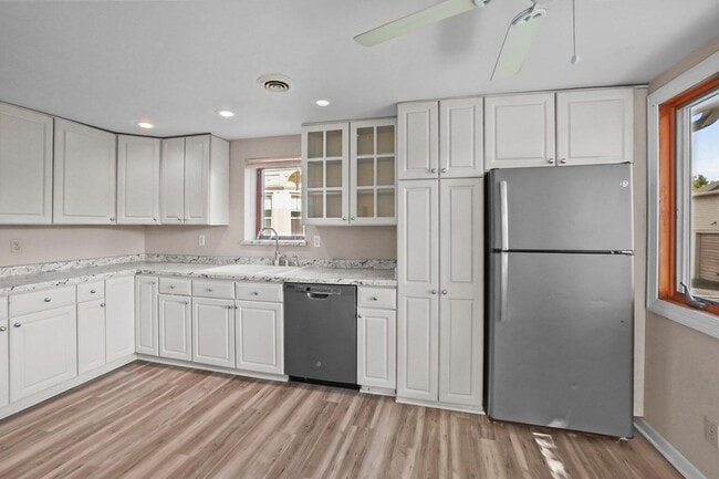 Building Photo - 217 S Cross St