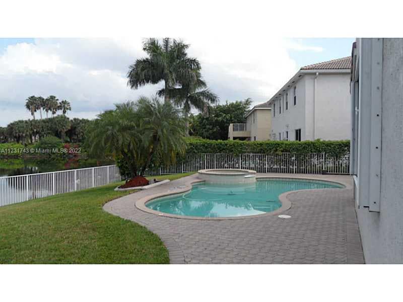 Building Photo - 2101 SW 176th Ave