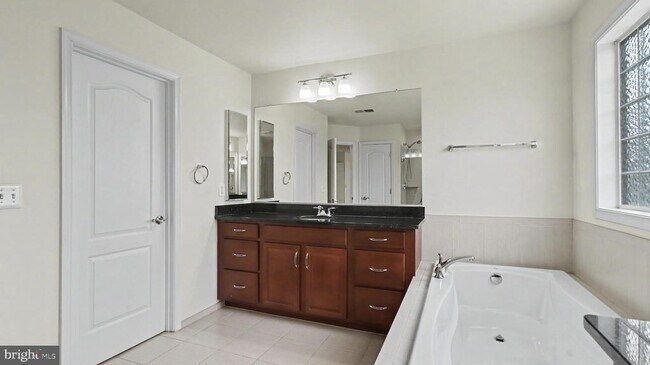 Building Photo - 40978 Spur Run Ln