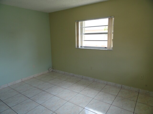 Building Photo - 120 Royal Palm Rd
