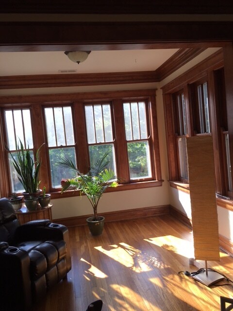 Building Photo - 322 S Oak Park Ave