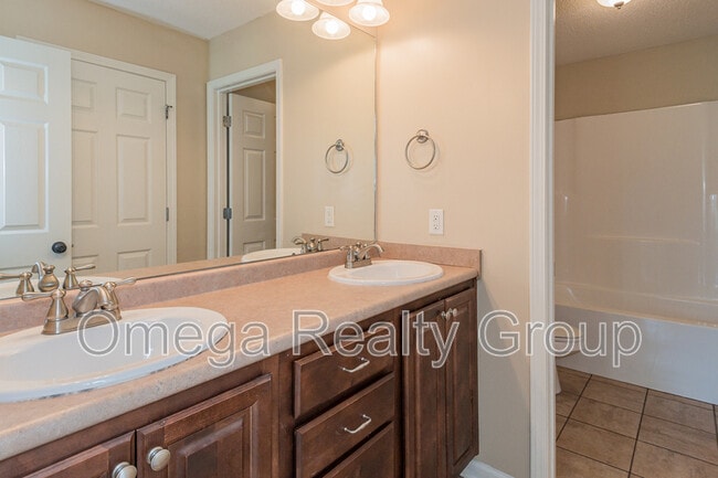 Building Photo - 13865 Roanoke Dr