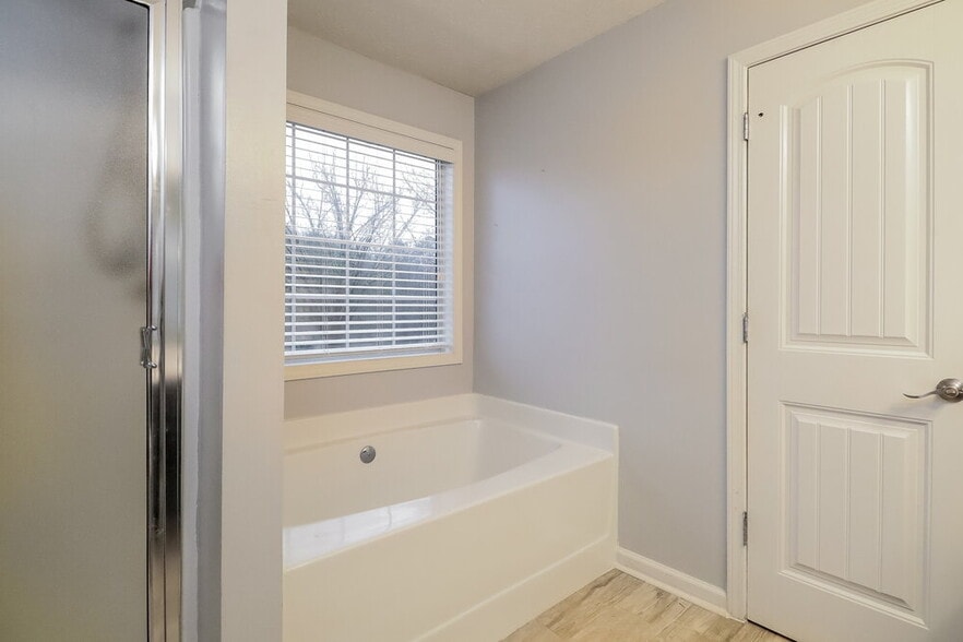 Building Photo - 335 Cattlemans Cir