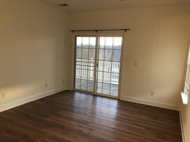 Building Photo - 8221 Lenox Creekside Dr