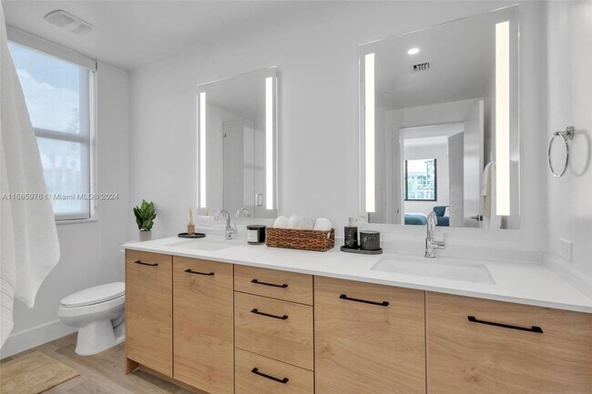 Building Photo - 1874 Heron Club Dr