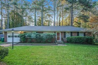 Building Photo - 3 Bedroom, 2 bath Home in Stone Mountain