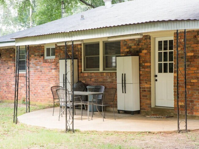 Building Photo - Adorable 3 bedroom/1 Bath in Forest Hills!