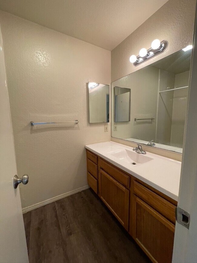 Building Photo - 850 Camino Lindo