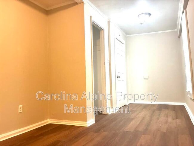 Building Photo - 403 S Yates St