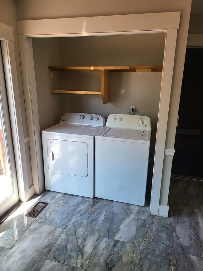 Building Photo - Nice 3 BR, 2.5 Ba with garage like new in Murfreesboro by Carter Realty Asvisors