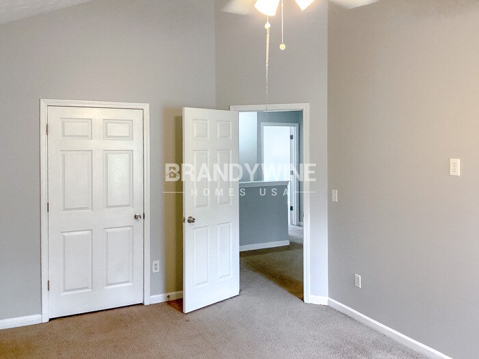 Building Photo - 687 Lakes Cir