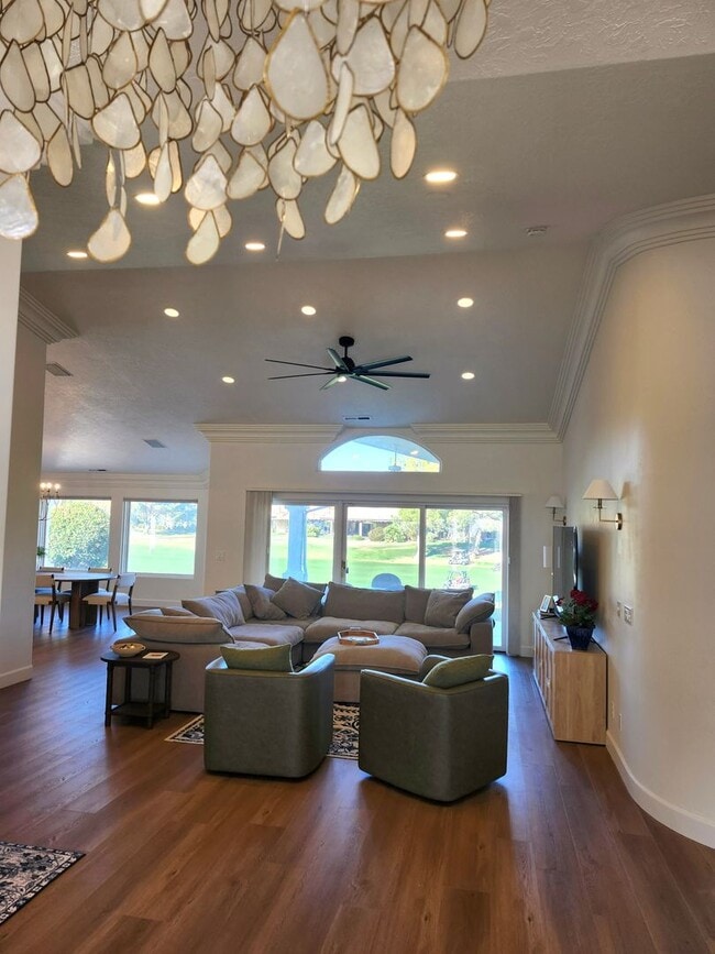 Building Photo - Charming Home Next To Sunbrook Golf Club!