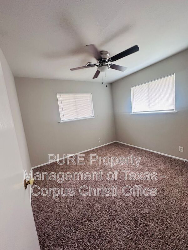 Building Photo - 4006 Panama Dr