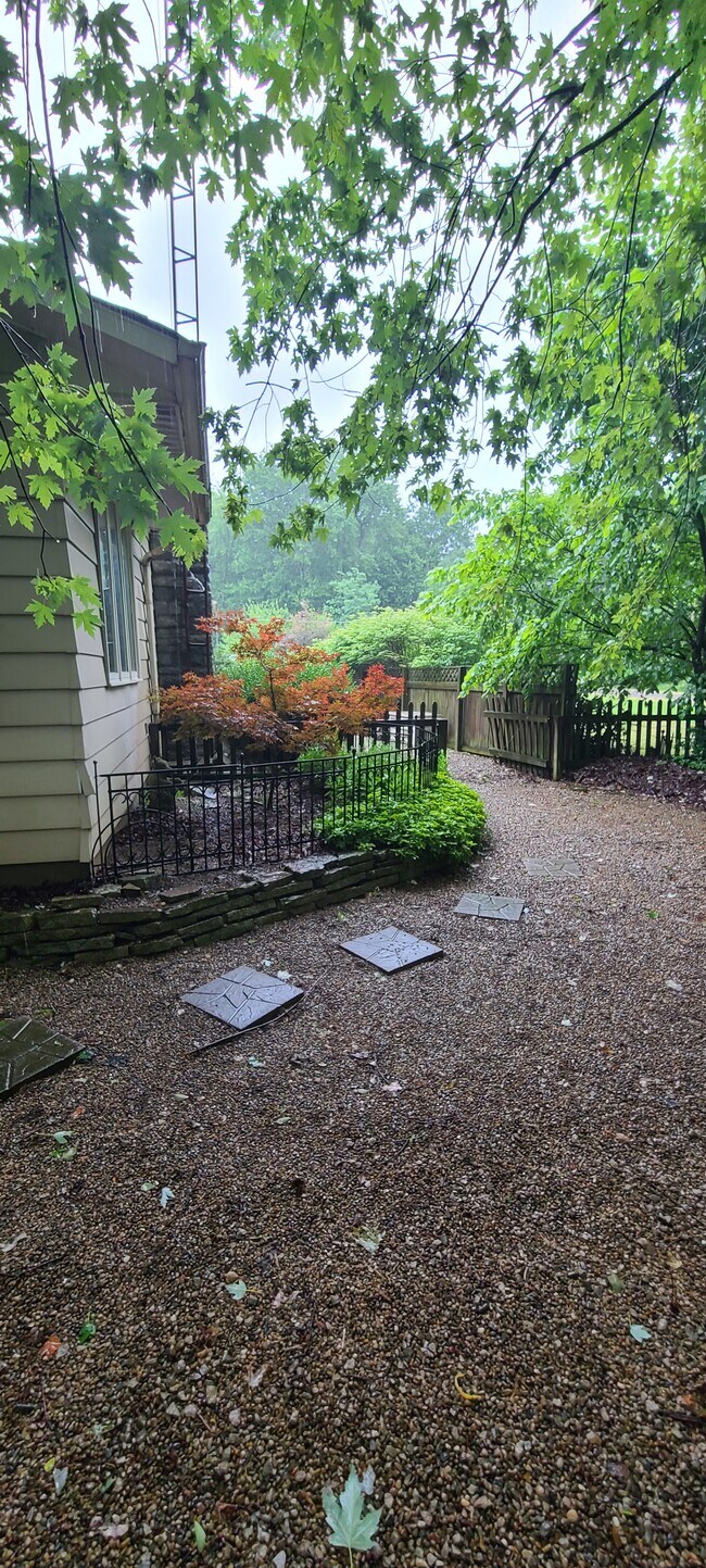 Building Photo - 5049 Babbitt Rd