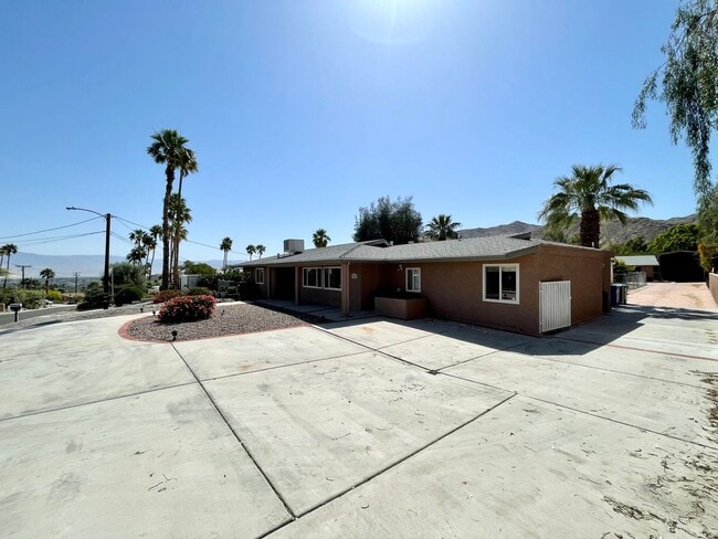 Building Photo - COMING SOON! AMAZING 3 Bedroom 3 Bathroom ...