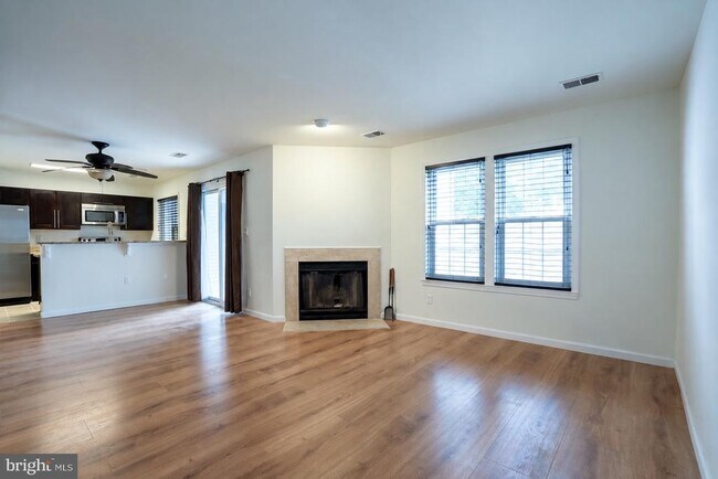Building Photo - 12887 Grays Pointe Rd