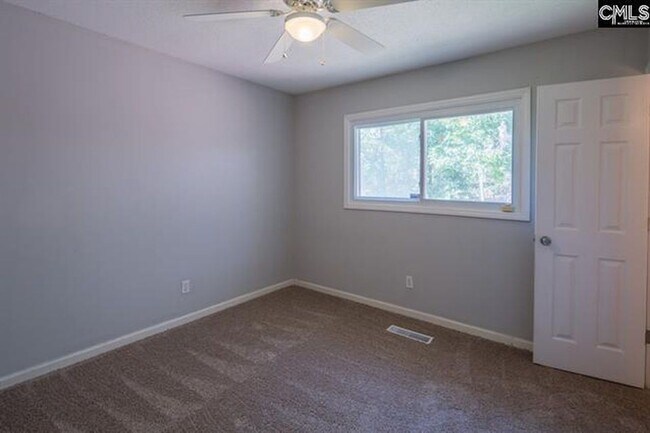 Building Photo - Sensational Three Bedroom Home Located in the Earlewood Community!