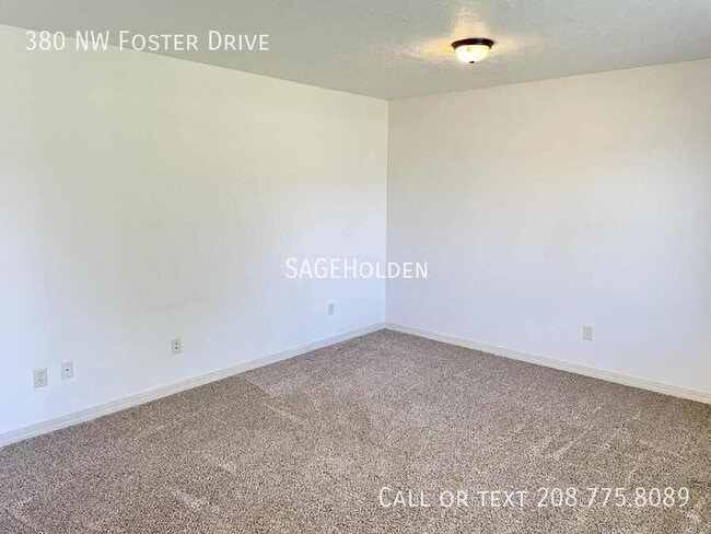 Building Photo - 380 NW Foster Dr