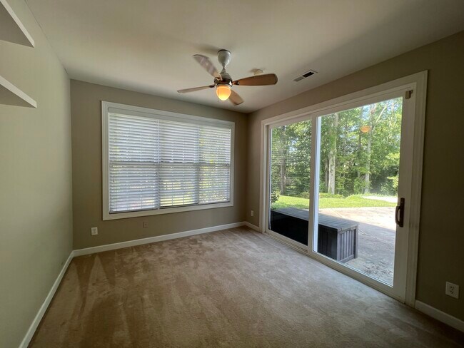 Building Photo - 9720 Royal Colony Dr