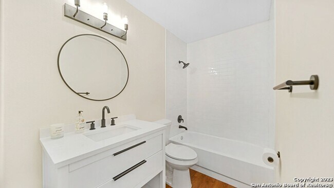 Building Photo - Newly remodeled home in Stone Oak!