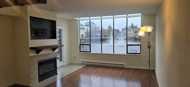 Building Photo - 7 Lake Bellevue Dr