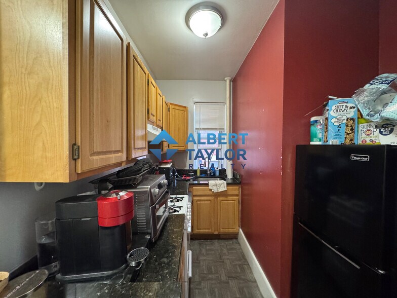 Building Photo - 466 Park Dr