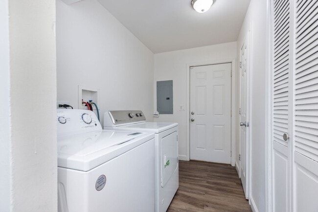 Building Photo - 1533 McKool Ave