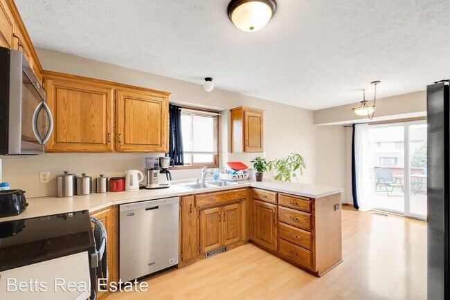 Building Photo - 3 br, 3 bath House - 6328 N. 105th Street