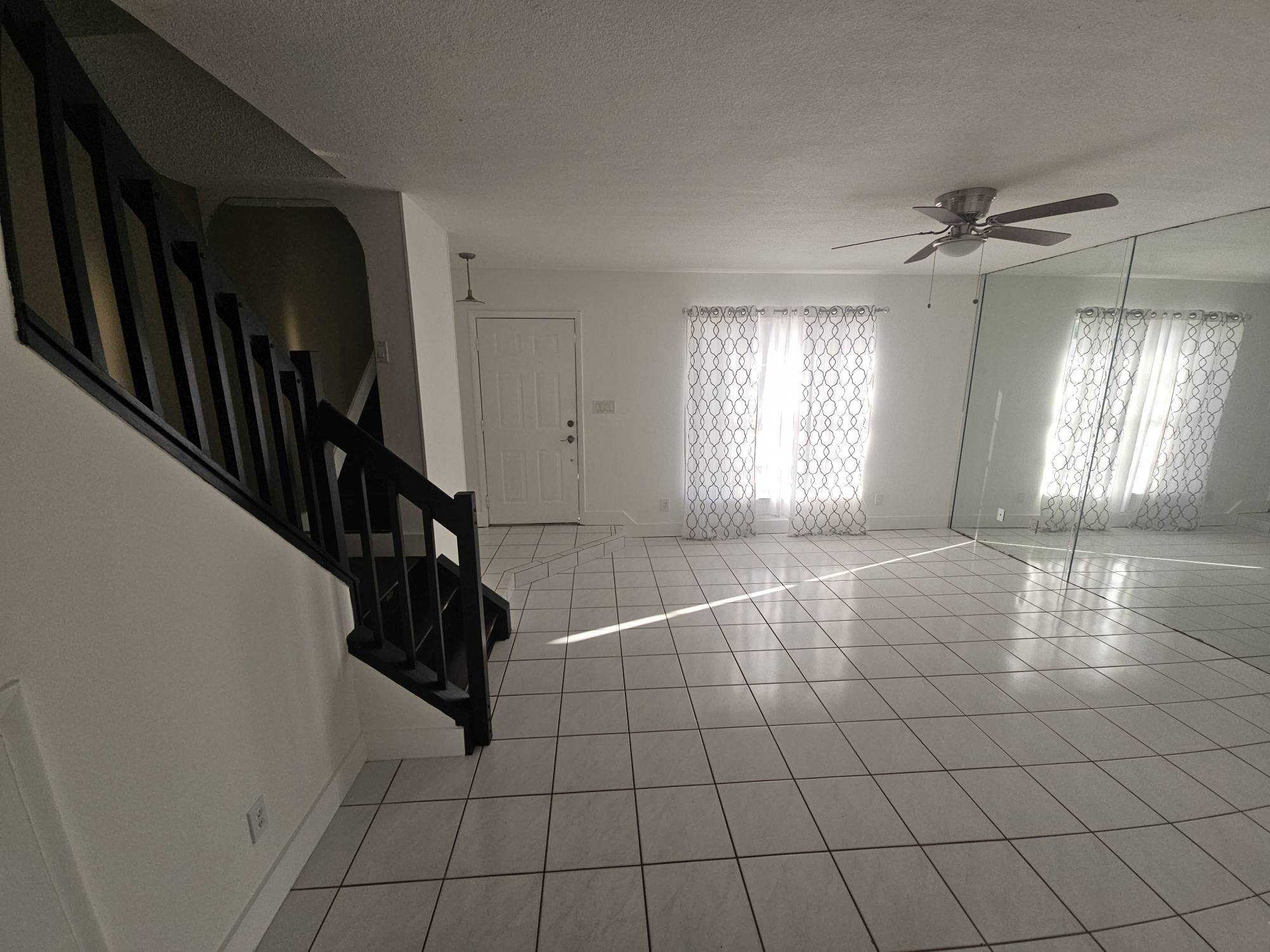 Building Photo - 2925 Belmont Ln