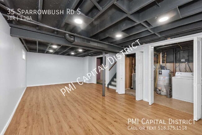 Building Photo - 35 Sparrowbush Rd S