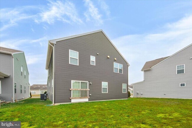 Building Photo - 9437 Rolling Green Dr
