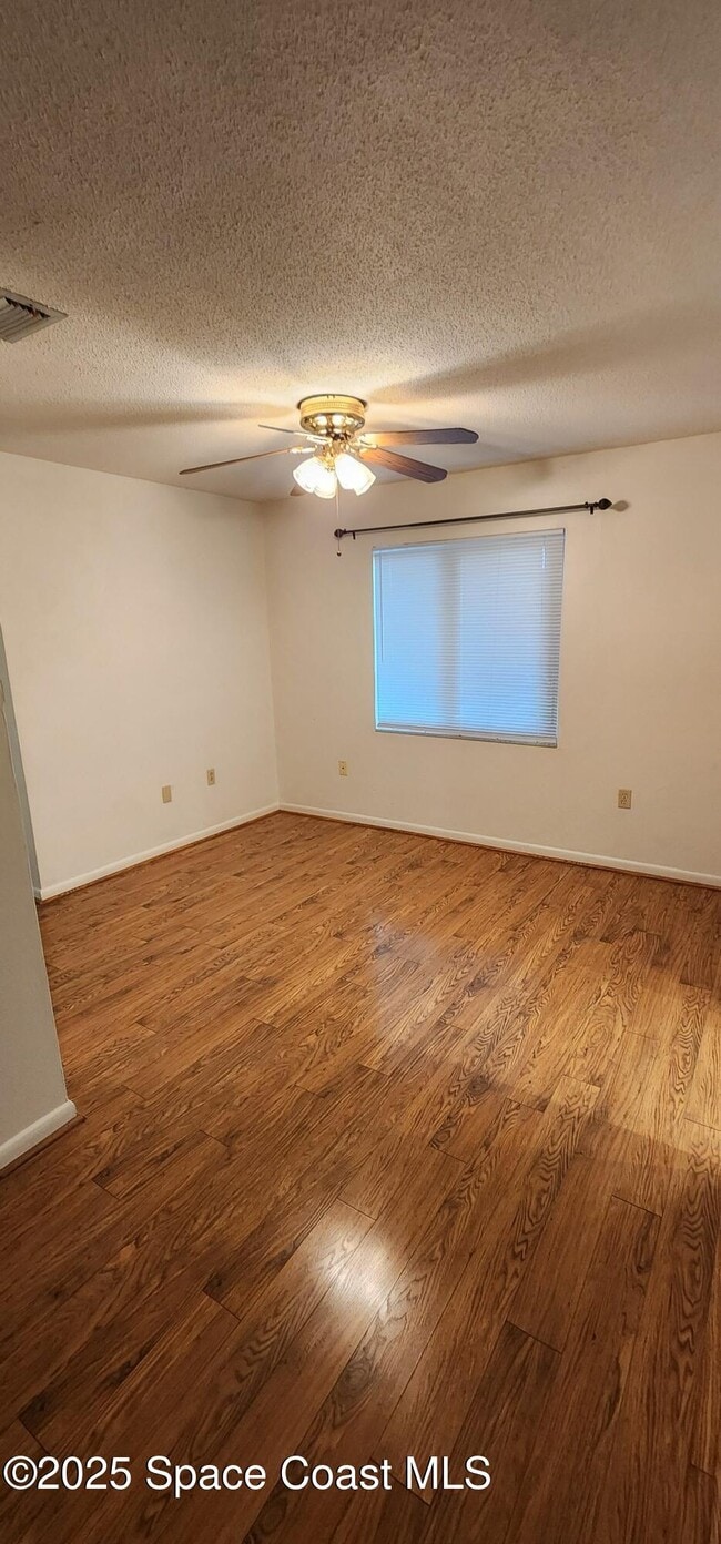 Building Photo - 109 Vía Havarre