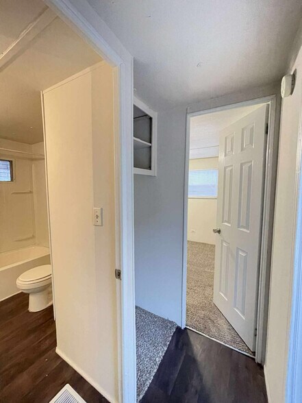 Building Photo - 400 Ball Park Rd