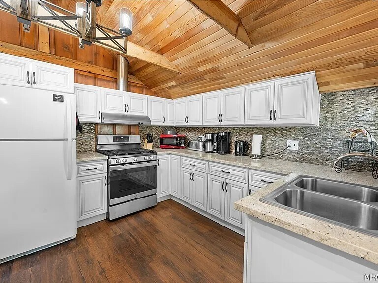 Building Photo - 774 Eureka Dr
