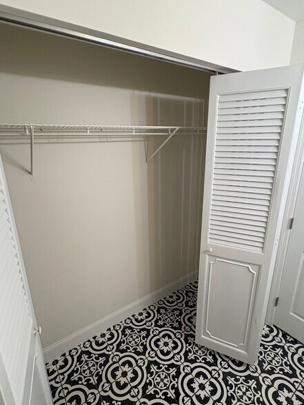 Master Closet - 316 E Daughtery Rd