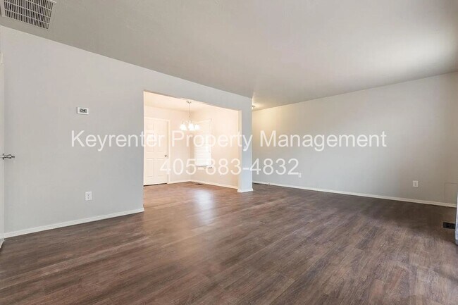 Building Photo - 9020-9020 N Rockwell Dr
